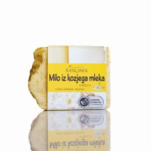 Milo iz kozjega mleka s kamilico